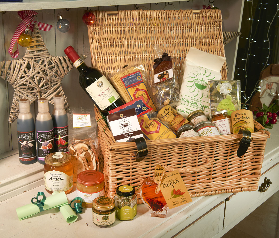 14 Christmas Hamper Ideas for Foodies | Vorrei Delicious Italian Food Blog