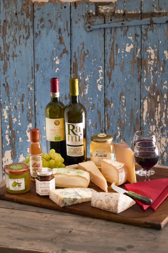 Alt="vorrei italian cheese and wine party boozy christmas hampers"