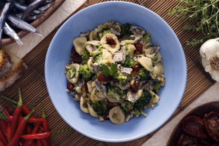 alt="orecchiette with anchovies, broccoli and sundried tomatoes"