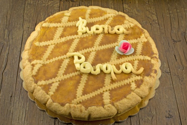 Alt="italian easter food pastiera napoletana"