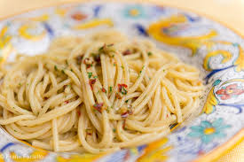 Alt="spaghetti with colatura di a clici and chilli"