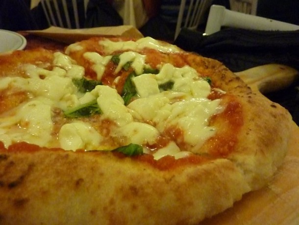 Alt="vorrei italian naples street food pizza fritta"